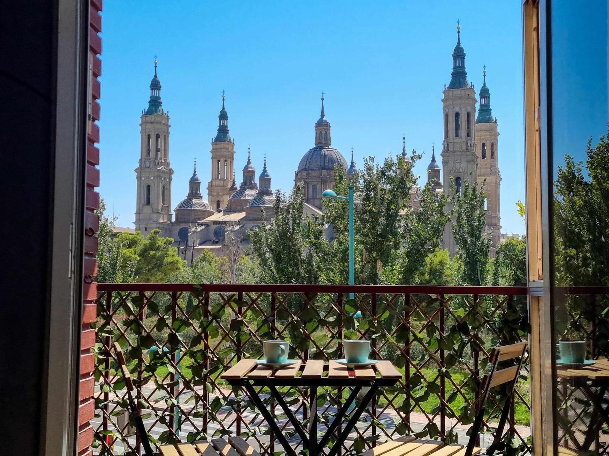 Front Views To El Pilar Comotucasa Zaragoza Buitenkant foto