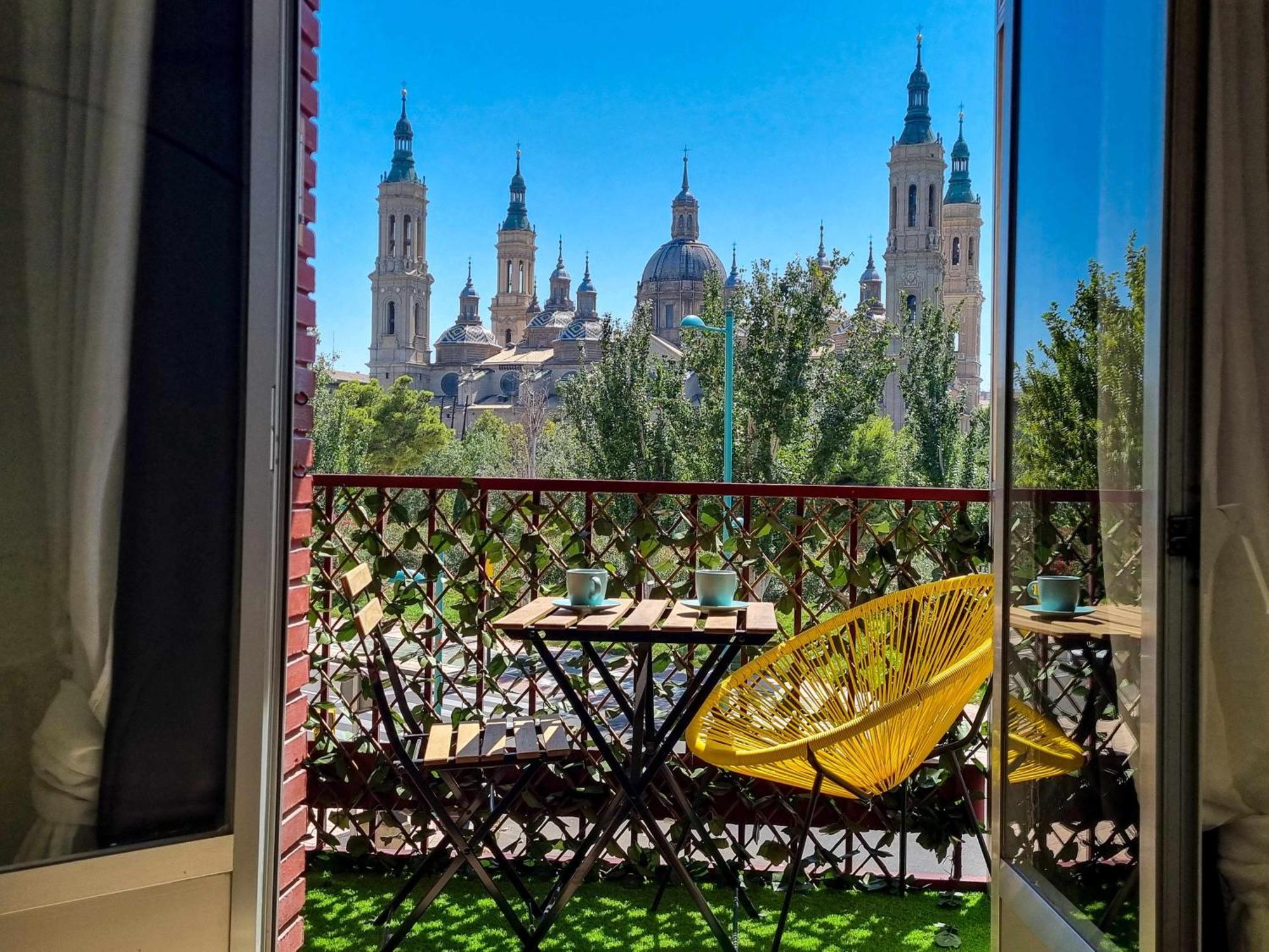 Front Views To El Pilar Comotucasa Zaragoza Buitenkant foto