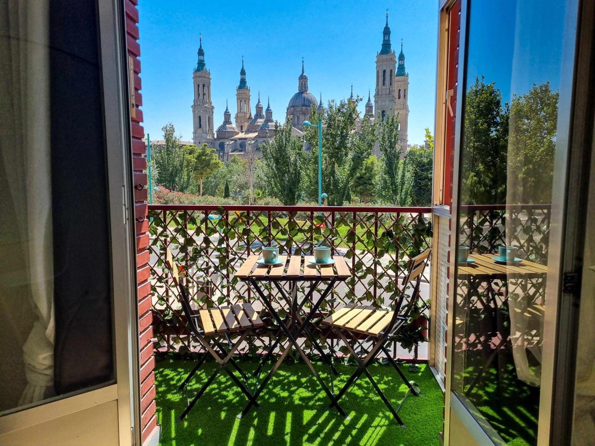 Front Views To El Pilar Comotucasa Zaragoza Buitenkant foto