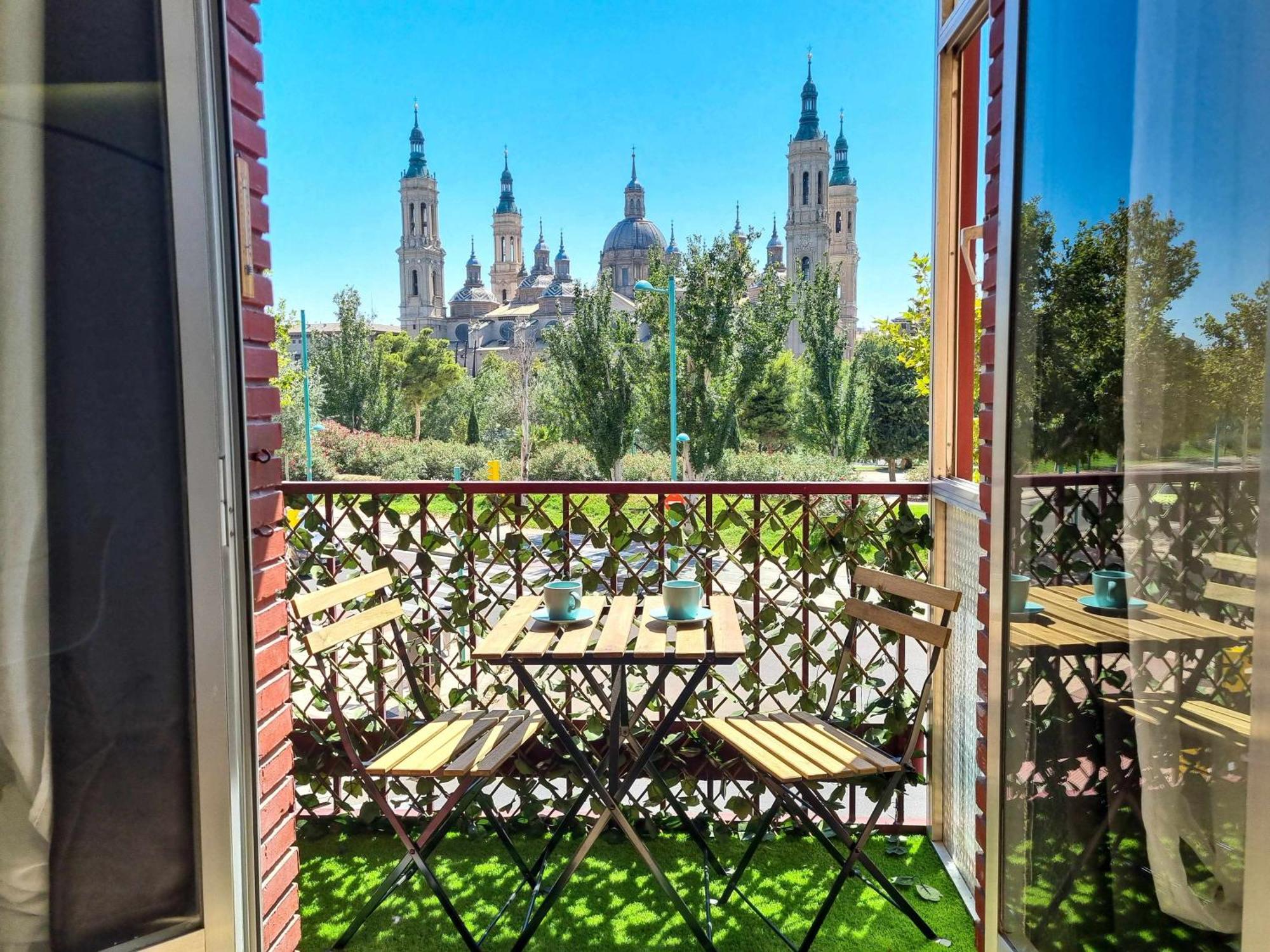 Front Views To El Pilar Comotucasa Zaragoza Buitenkant foto