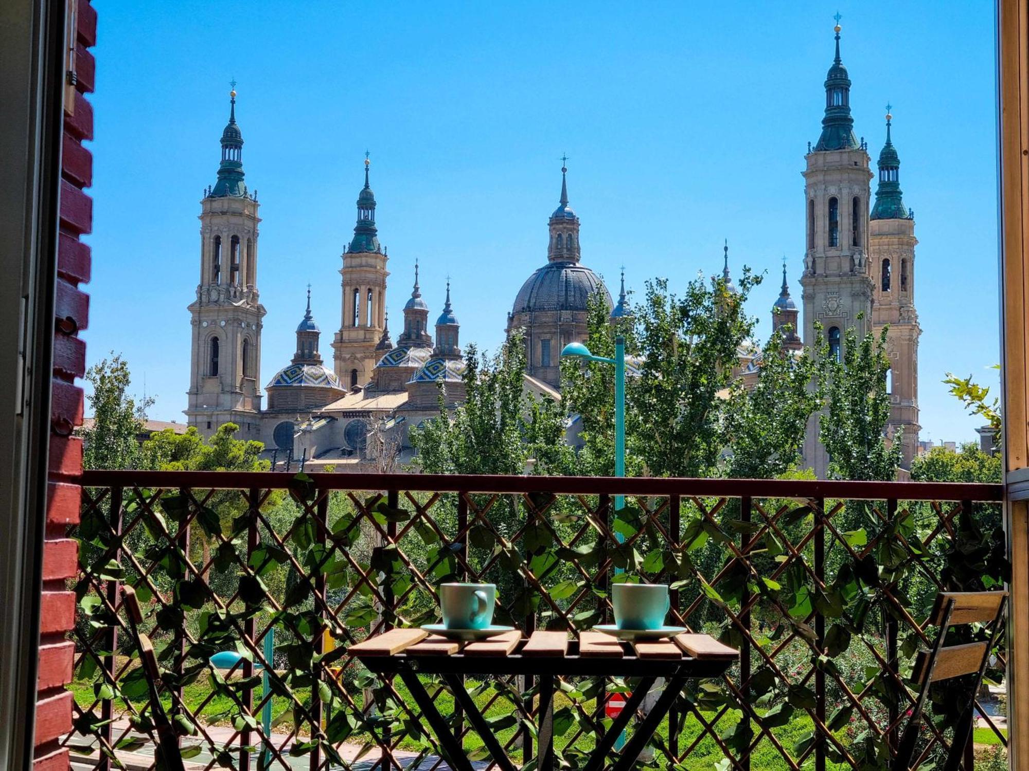 Front Views To El Pilar Comotucasa Zaragoza Buitenkant foto